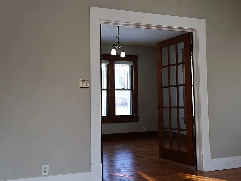 515 S Vine St — Photo 15