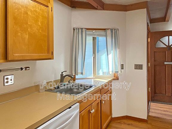 5th image of 149 NE Powderhorn Dr