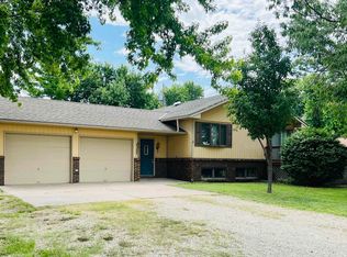 2152 Strassburg Dr, Marion, KS 66861