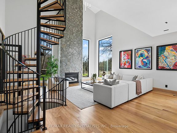 3rd image of 2977 Bovaird Dr W