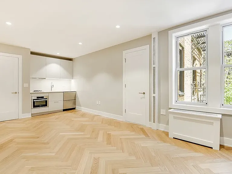 225 W 23rd St #2203M — Photo 3