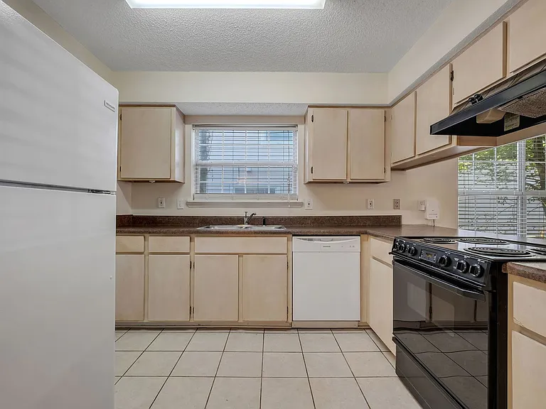 3056 Royal Palm Way — Photo 12
