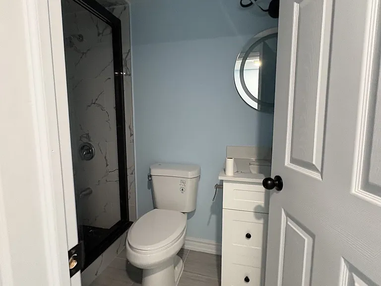 1816 Silverstone Cres — Photo 4