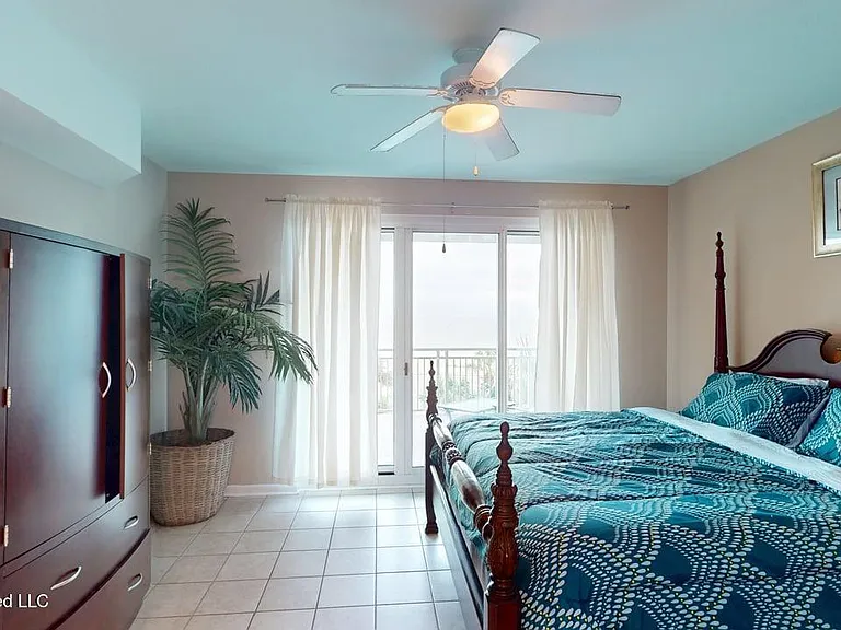 2230 Beach Dr #301 — Photo 11