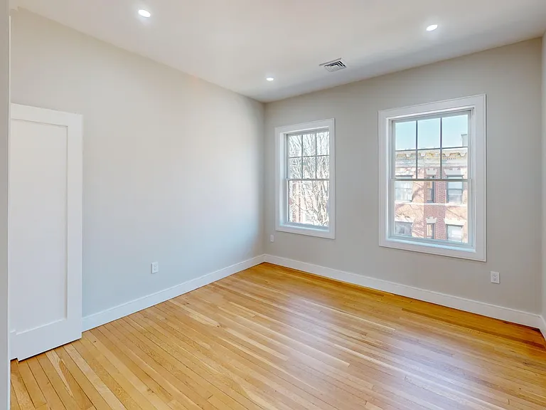 145 Sutherland Rd #3 — Photo 14