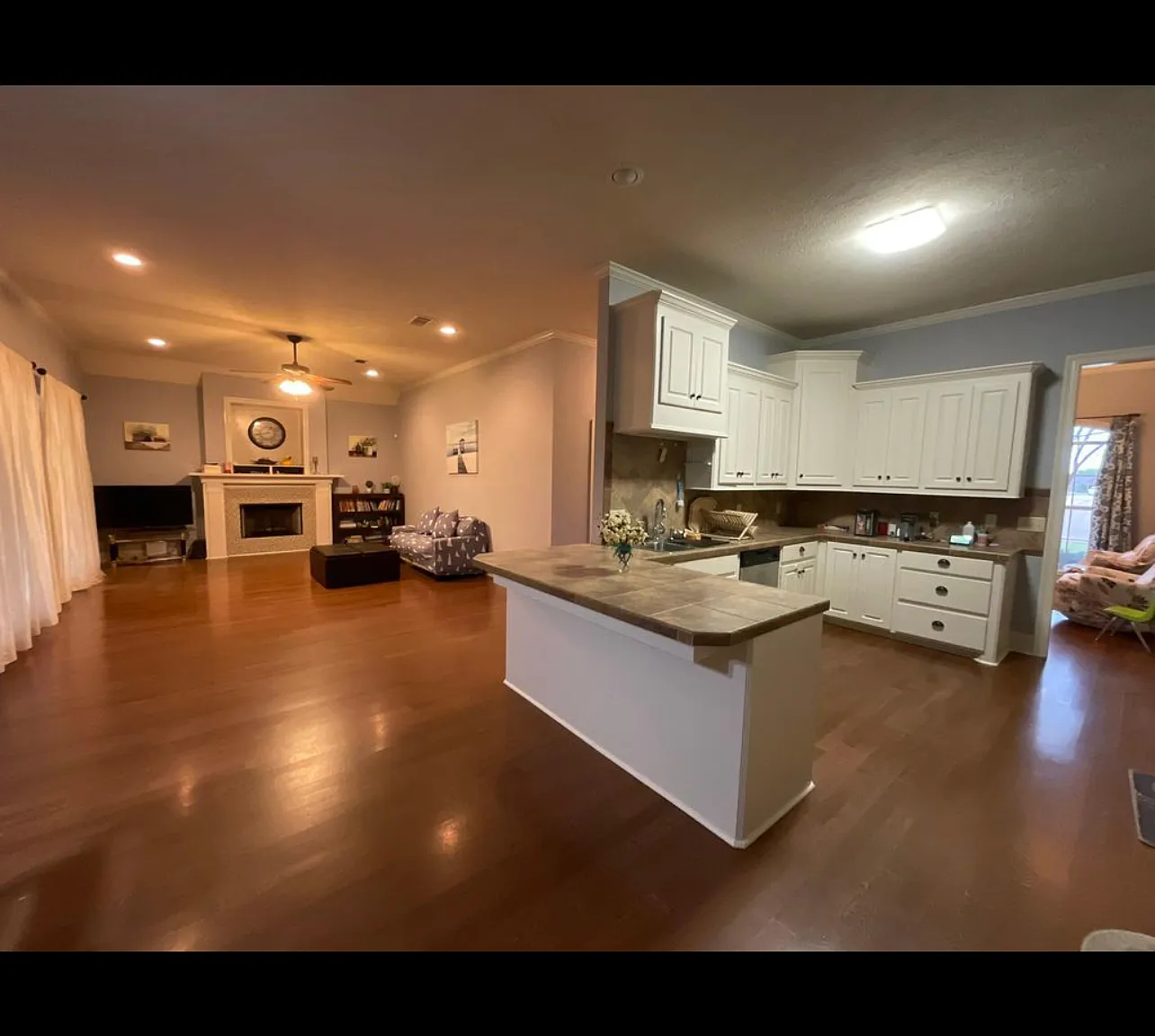 3 bed, 2000 sqft, $2,400 — Photo 2