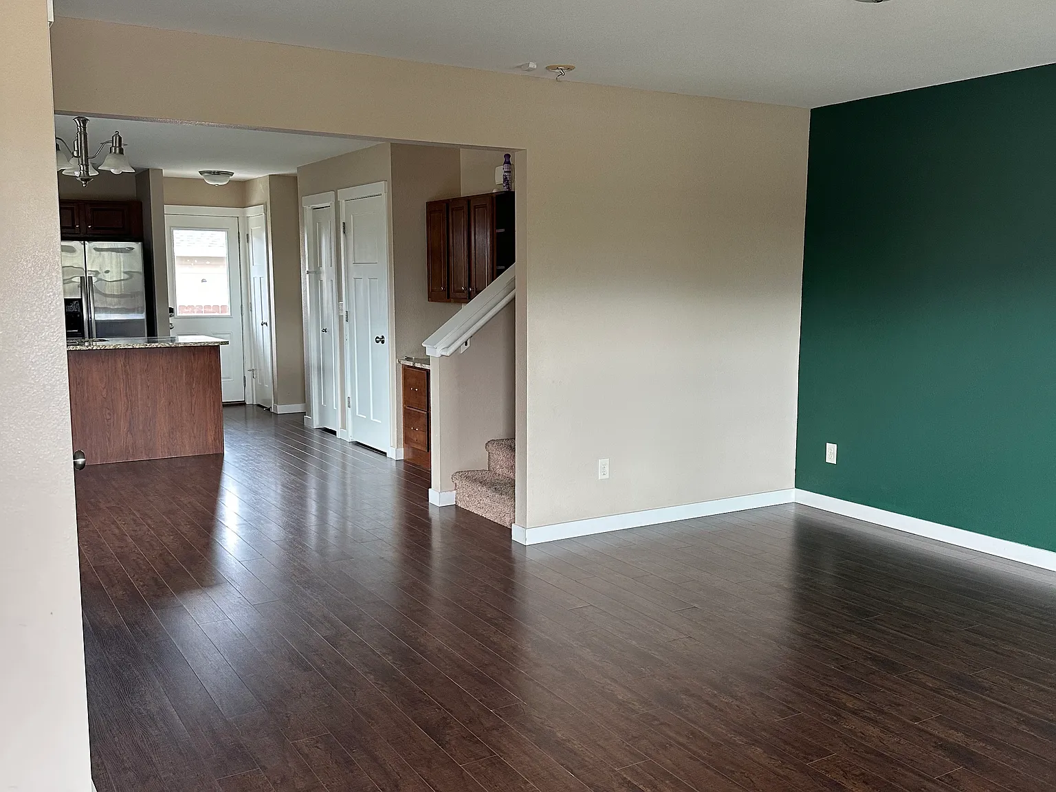 4 bed, 2.5 bath, 2020 sqft, $2,200 — Photo 2