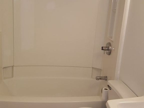 5th image of 412 Winter St