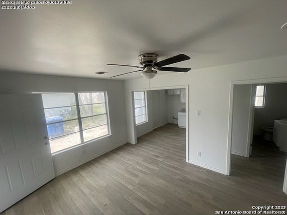 3rd image of 509 VENICE