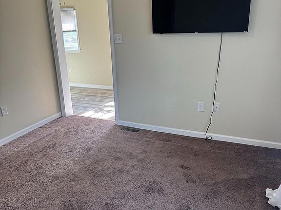 5th image of 422 Kansas Rd