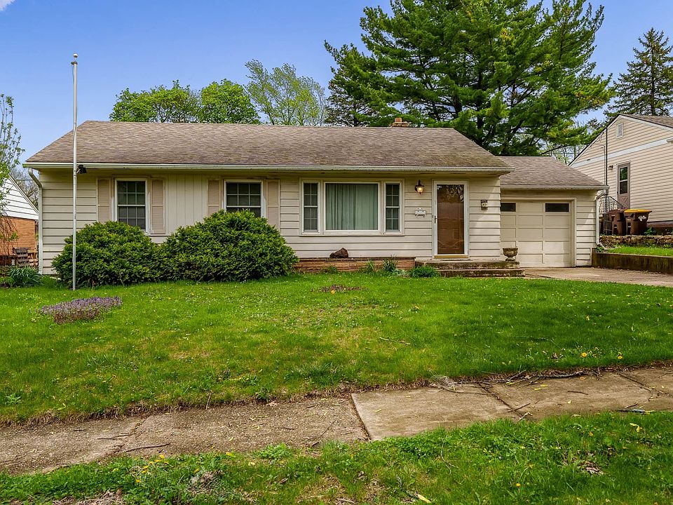 1st image of 920 Woodland Dr