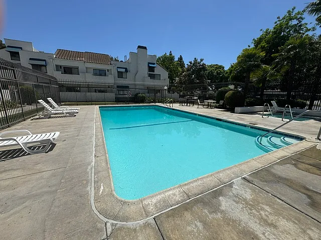 364 Park Shadow Ct #38 — Photo 2