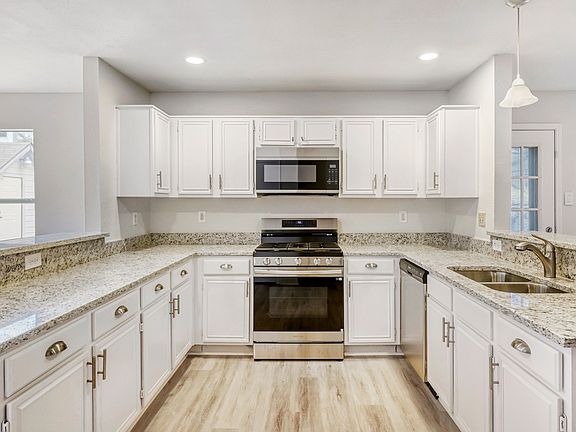 5th image of 2112 Meadowview Dr