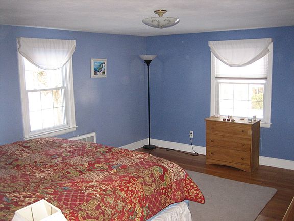 2nd Floor Master Bedroom with walkin closet