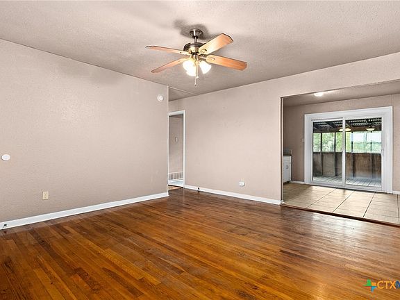 3rd image of 906 S 11th St
