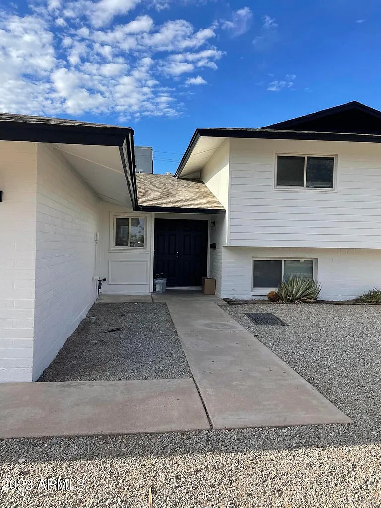 5 bed, 3.5 bath, 2500 sqft, $4,995 — Photo 3