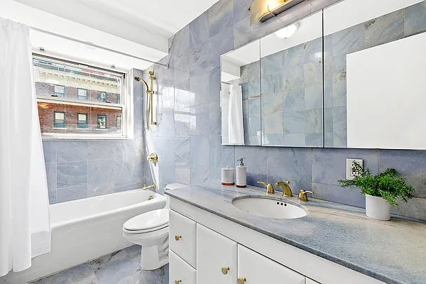 Sold by Douglas Elliman | media 21