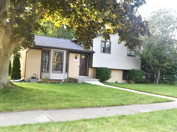 50555 Helmandale St, Chesterfield, MI 48047