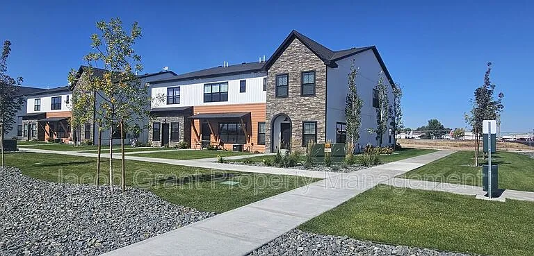 5157 N Beach Dr — Photo 2