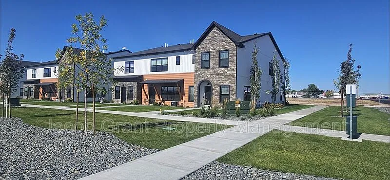 Building Photo - 5157 N Beach Dr