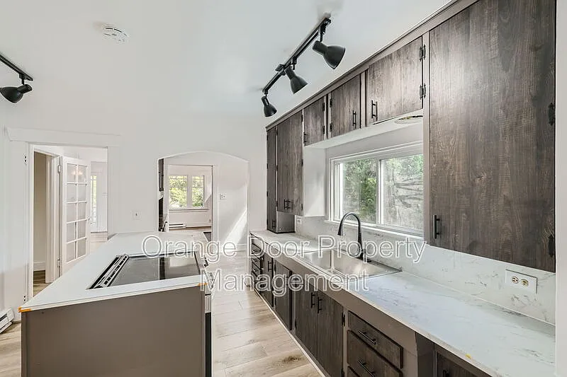 2 bed, 1.0 bath, 1000 sqft, $2,200 — Photo 4