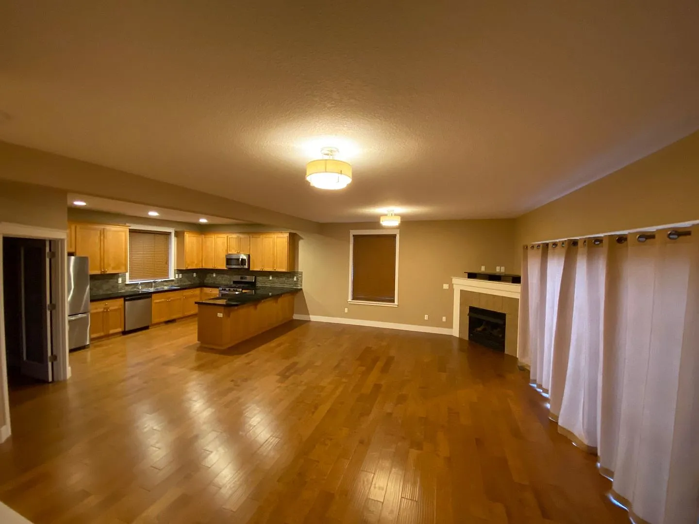 4 Bedroom Townhouse in Hood River — Photo 4
