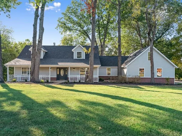 16211 Pin Oak Rd, Fayetteville, AR 72704