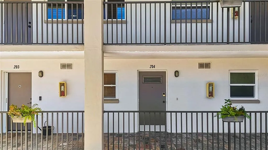 Studio, 1.0 bath, 545 sqft, $1,750 — Photo 2
