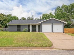 3504 Hillcrest Cir, Bryan, TX 77802