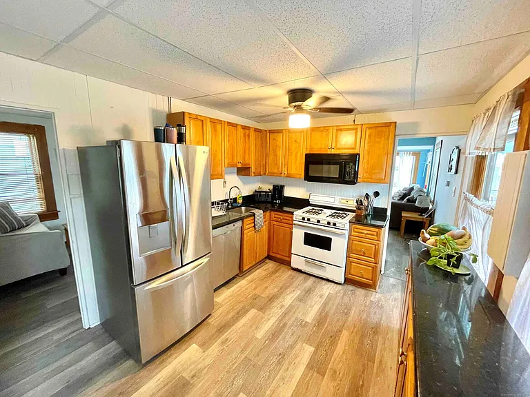 795 E Broadway — Photo 3