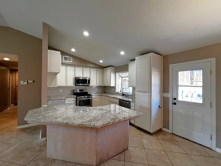 516 Sun Rose Ave — Photo 9
