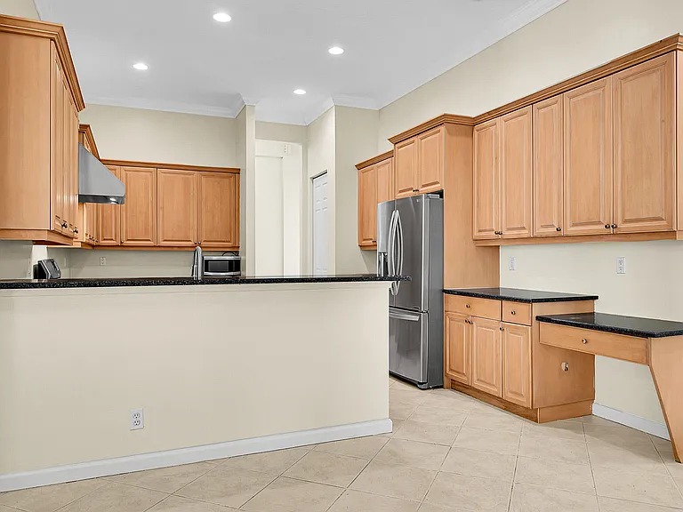 211 NW Pleasant Grove Way — Photo 8