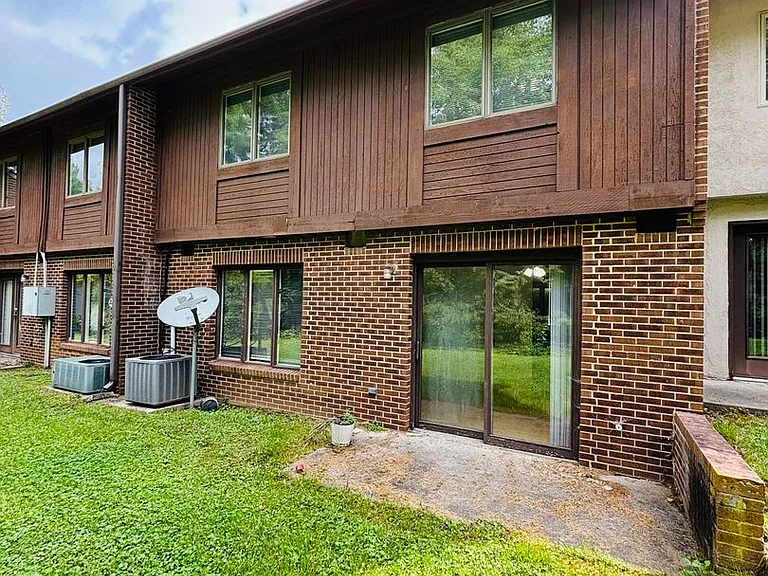 323 Shenandoah Cir — Photo 15