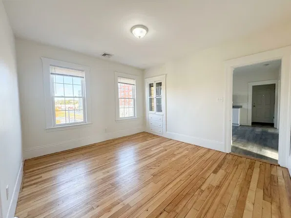 10 Lamartine St APT 3, Worcester, MA 01610