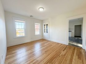10 Lamartine St, Worcester, MA