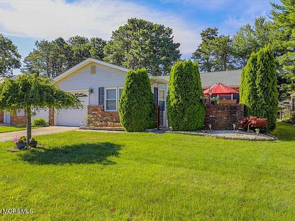3rd image of 52 Yorkwood Drive