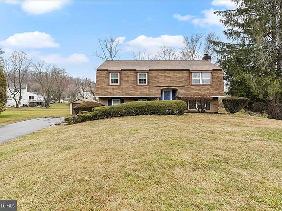 2nd image of 46 Marshall Cir