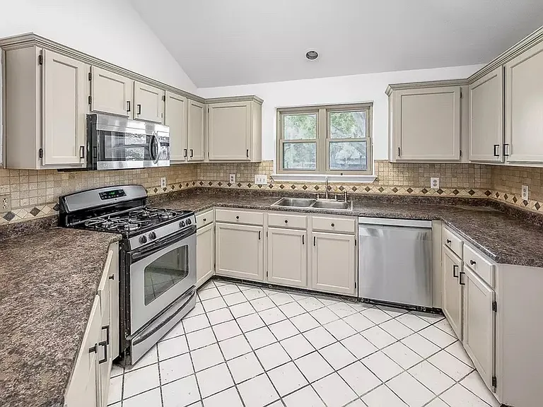 2218 Fuqua Rd — Photo 5