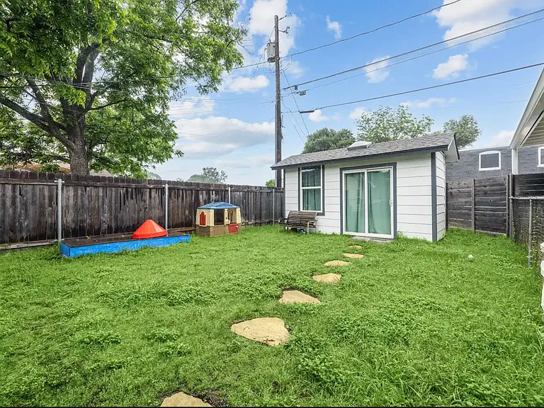 2306 Barton Skyway — Photo 9