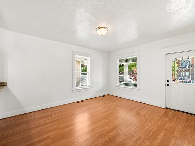 609 E Wilmington Ave — Photo 11