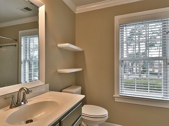 3rd image of 400 Mallet Hill Rd APT B3