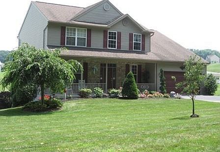 Exceptional 2-Story in Hill Crest Estates!