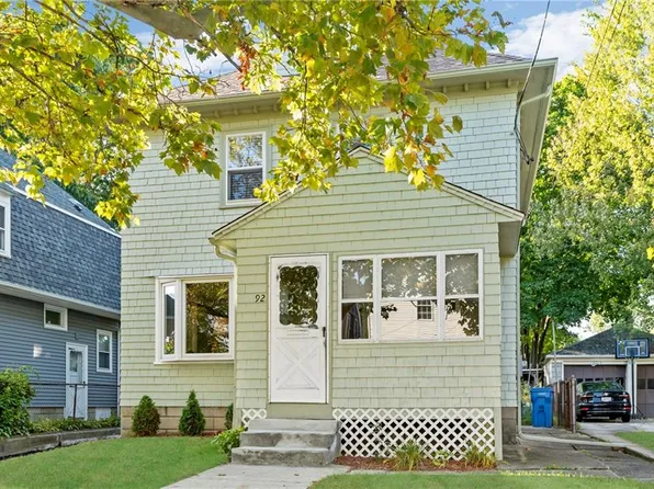 92 Bartlett Ave, Cranston, RI 02905