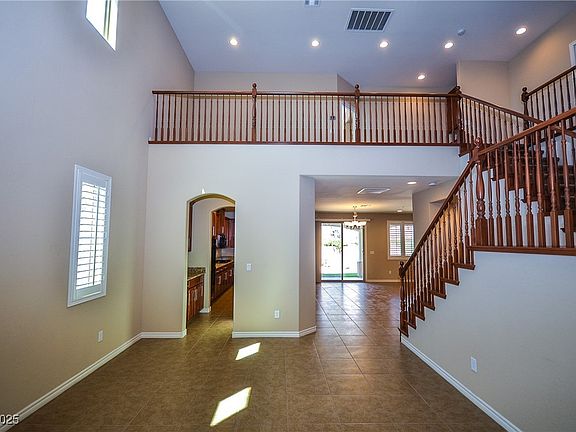 5th image of 685 Catalina Aisle St