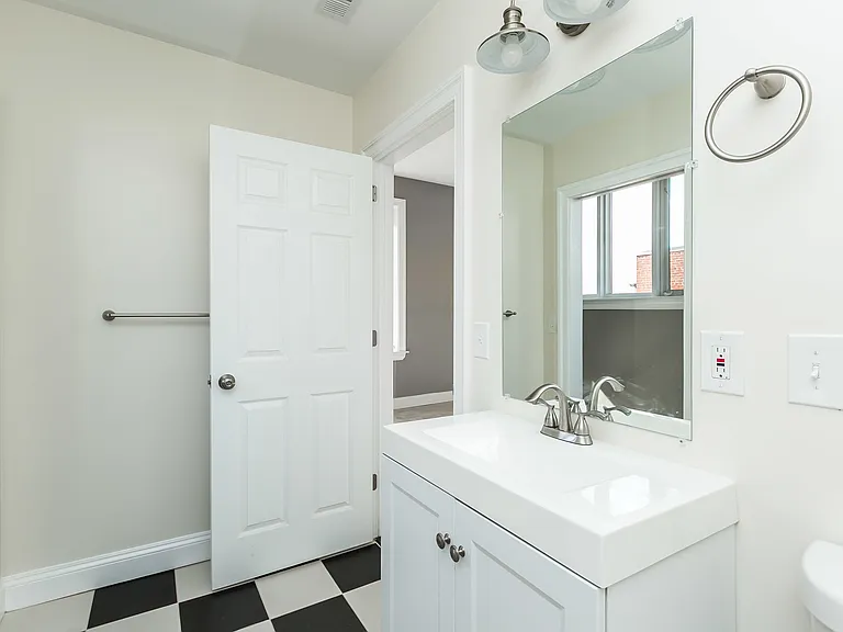 411 N Charles St #2B — Photo 10