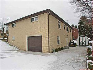 3rd image of 225 Greenlawn Blvd