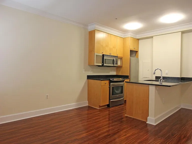 1121 24th St NW #202 — Photo 3