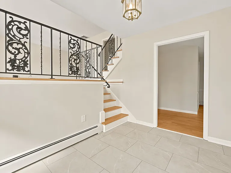 60 Oakland Ave — Photo 5