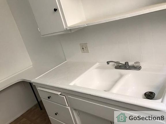 3rd image of 5017 S Figueroa St APT 2