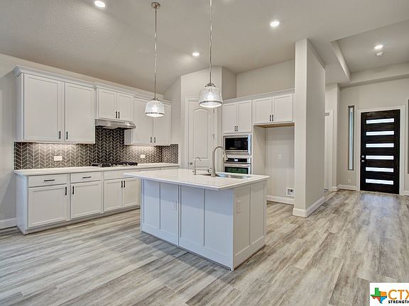 5th image of 759 Navarro St